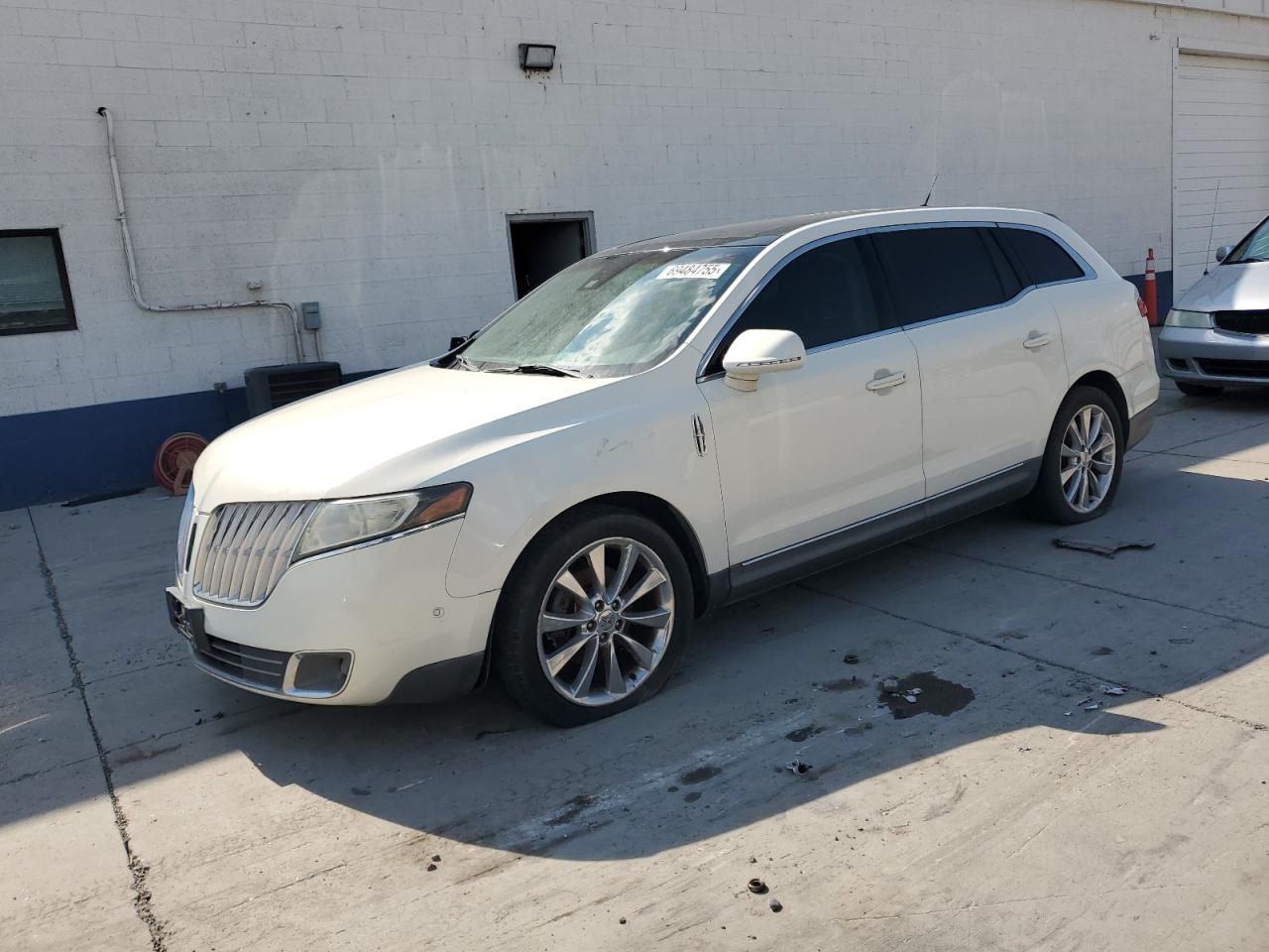 2012 Lincoln MKT EcoBoost, VIN 2LMHJ5AT9CBL53684 — Front end