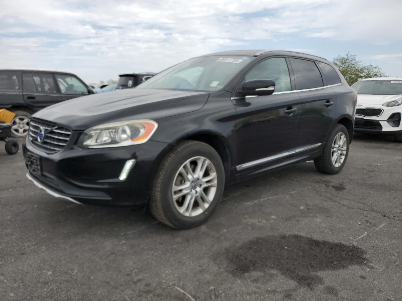 2015 Volvo XC60 T5 Drive-E Premier, VIN YV440MDK6F2687225 — Minor dents and scratches