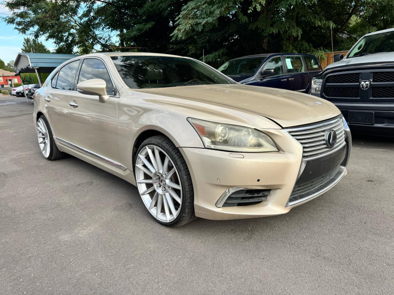 2017 Lexus LS 460, VIN JTHBL5EF2H5143975 — Prior damage history