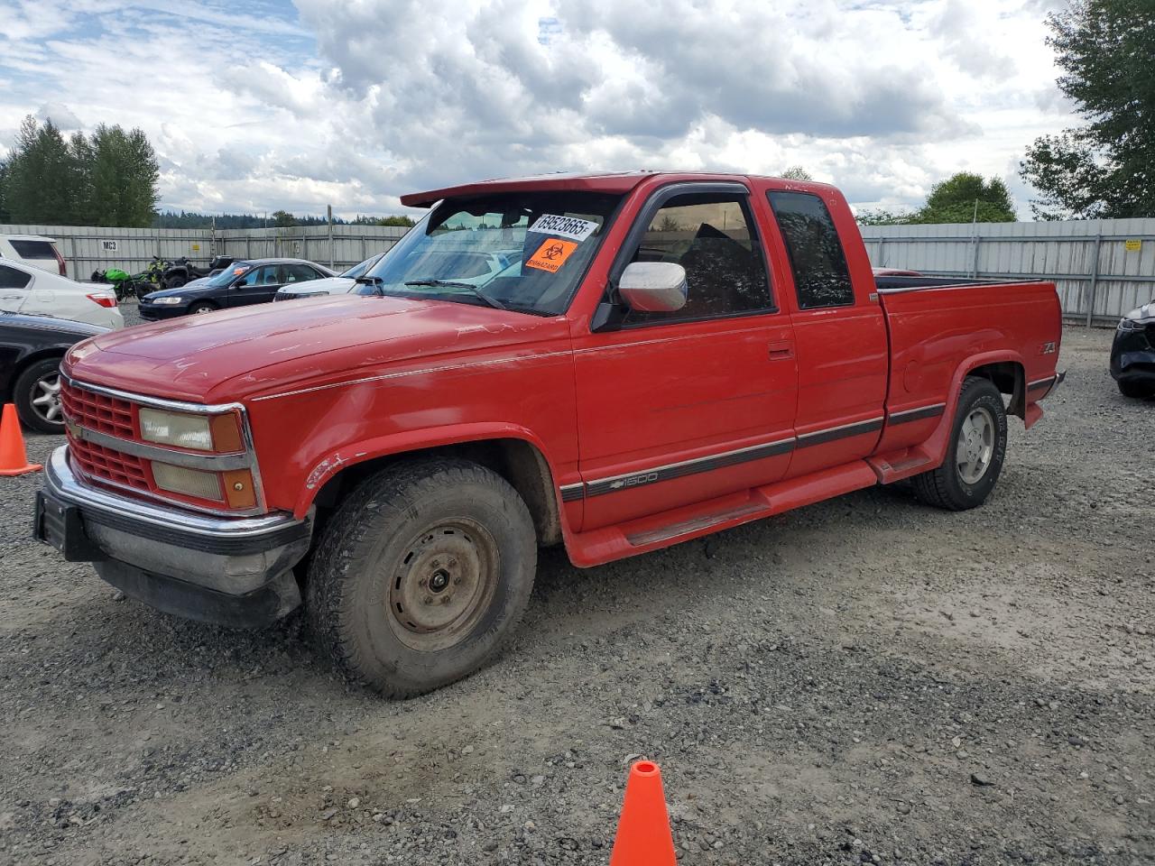 1993 Chevrolet K1500, VIN 2GBEK19K8P1190885 — Front end