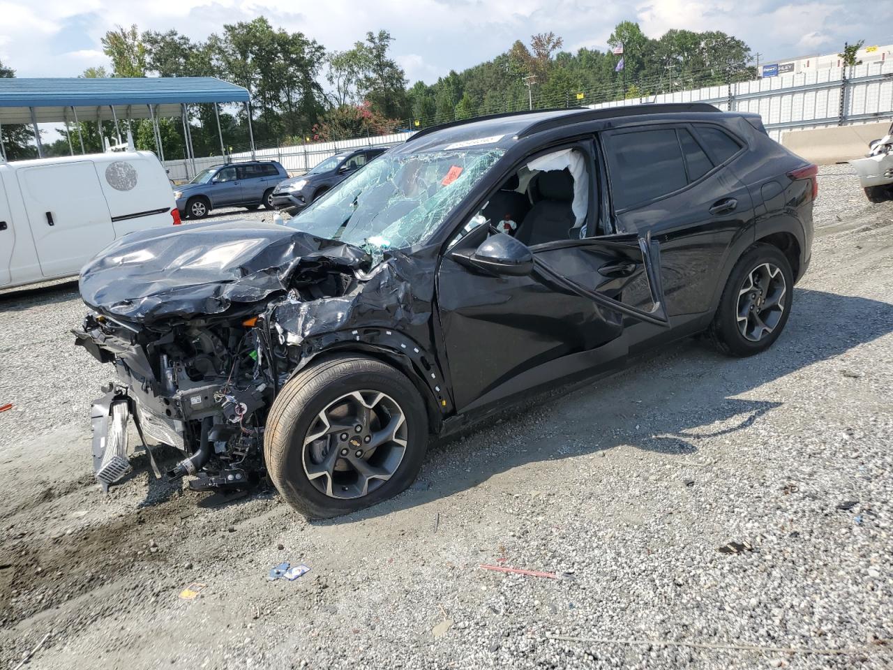 2025 Chevrolet Trax LT, VIN KL77LHEP3SC156784 — Перед