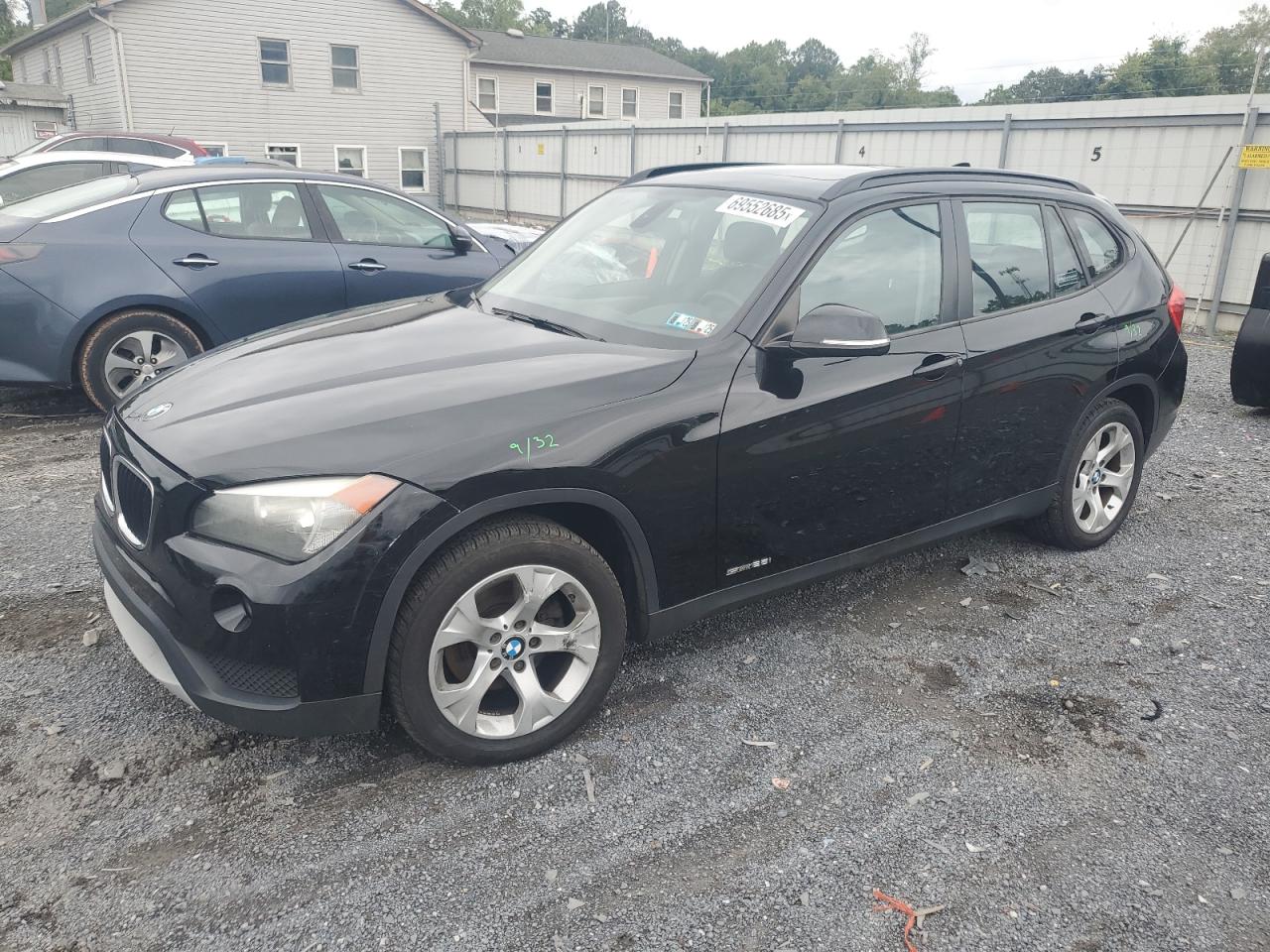 2014 BMW X1 sDrive28i, VIN WBAVM1C50EVW56827 — Front end