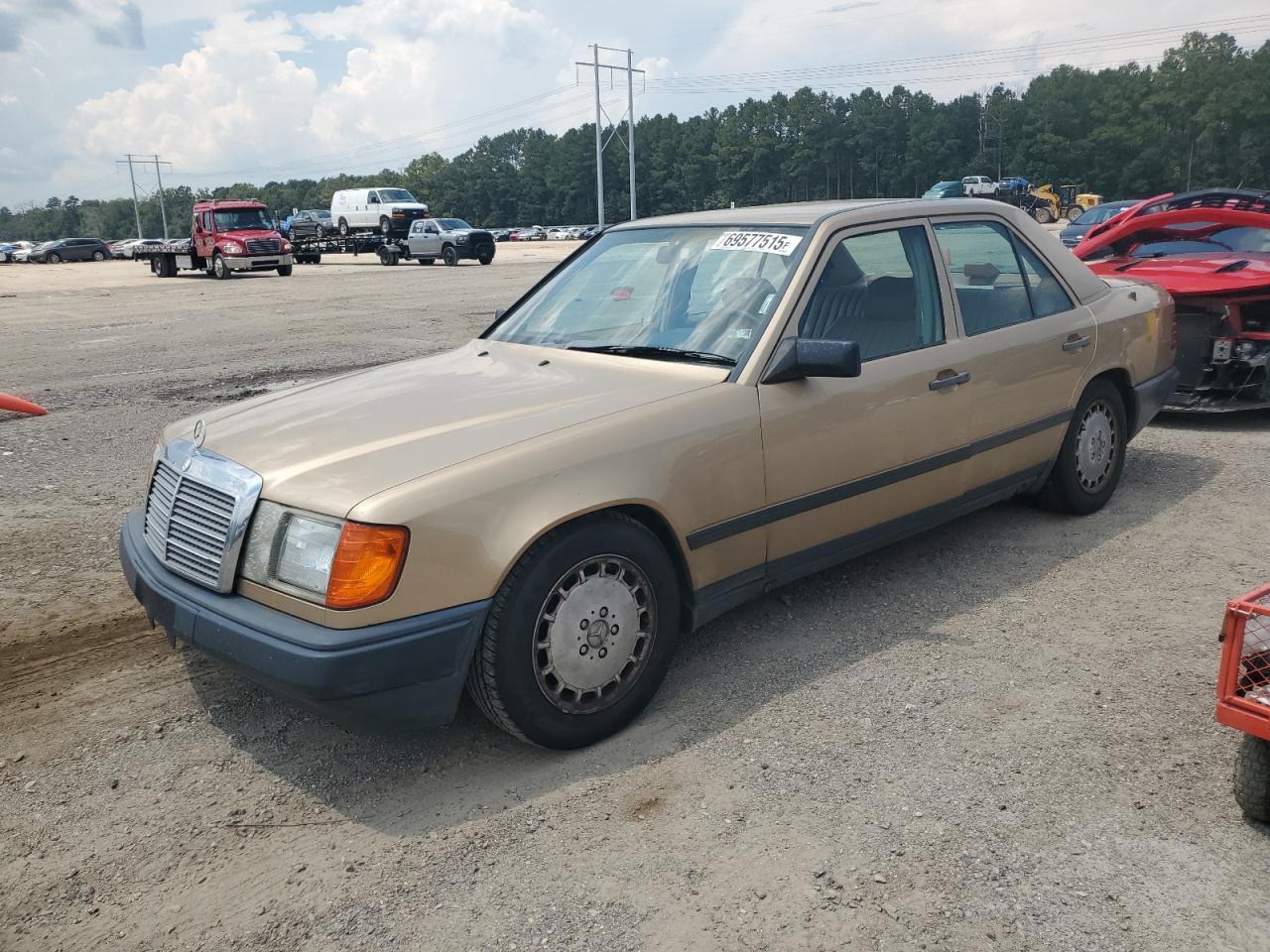 1987 Mercedes-Benz 260, VIN WDBEA26DXHA385290 — Rear end