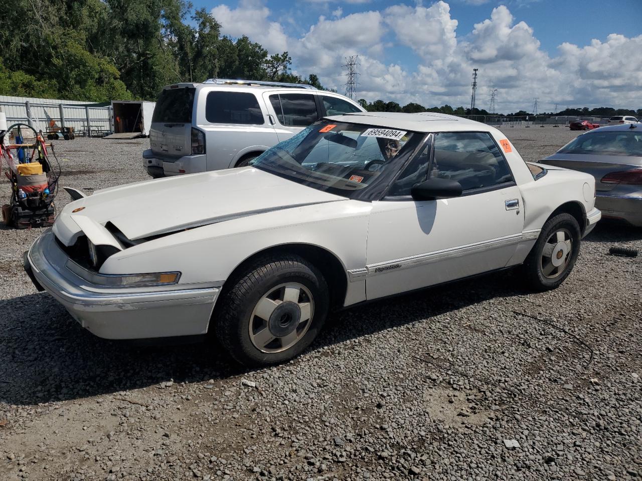 1989 Buick Reatta, VIN 1G4EC11C4KB905940 — Side