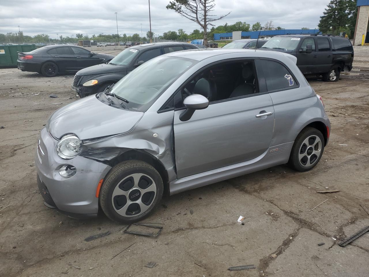 2017 FIAT 500e, VIN 3C3CFFGE4HT565600 — Auction photo