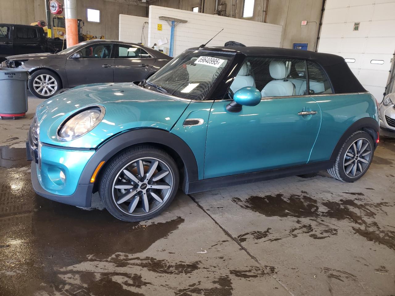2017 MINI Convertible Cooper, VIN WMWWG5C30H3C99993 — Перед