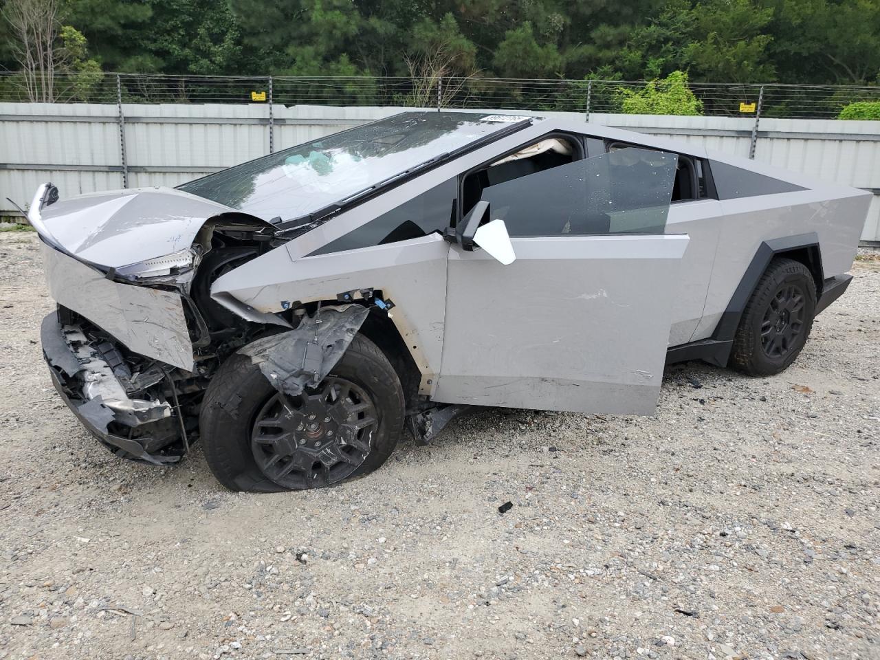 2024 Tesla Cybertruck Cyberbeast, VIN 7G2CEHEE3RA048554 — Фото с аукциона