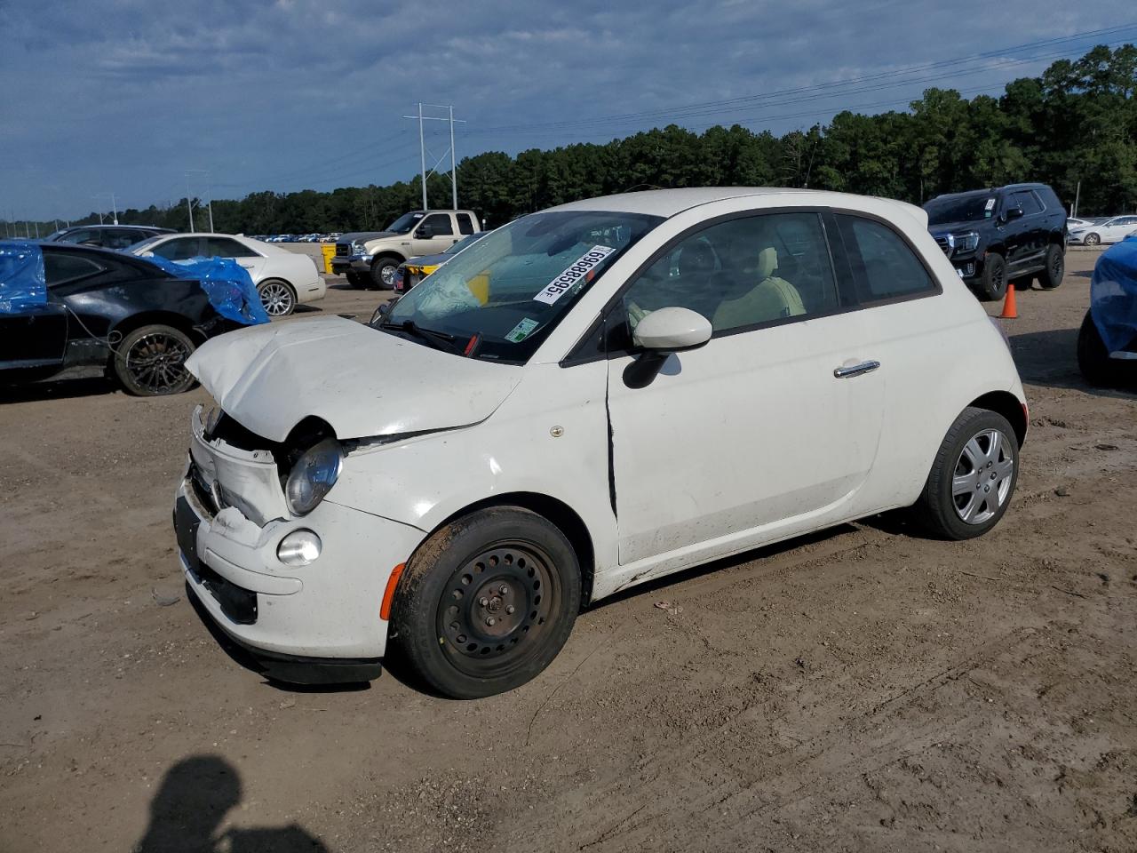 2015 FIAT 500 Pop, VIN 3C3CFFARXFT643192 — Front end