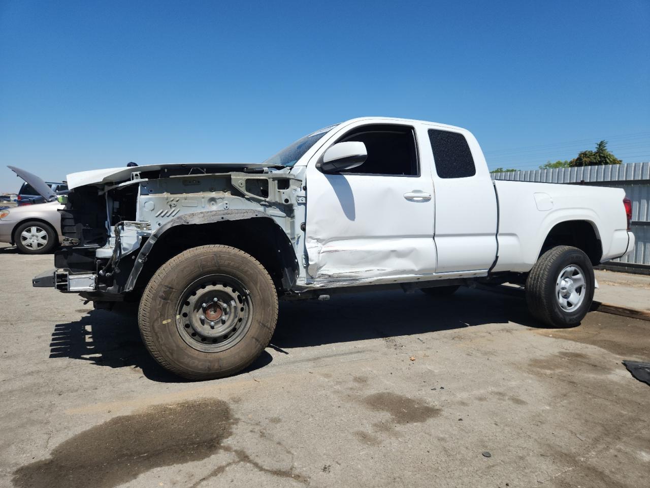 2019 Toyota Tacoma SR, VIN 5TFRX5GN4KX140466 — Front end