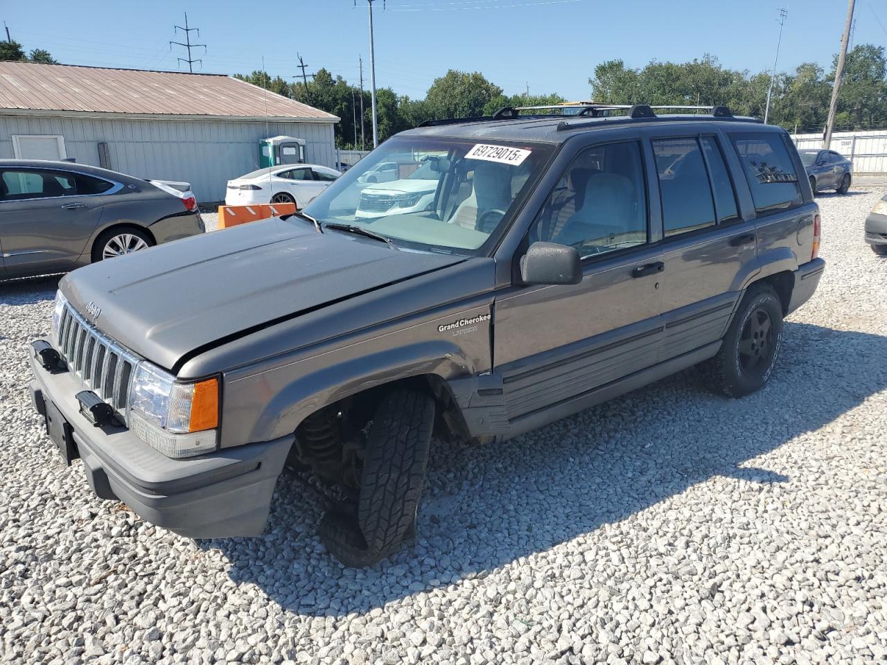 1994 Jeep Grand Cherokee Laredo, VIN 1J4GZ58S2RC328789 — Front end