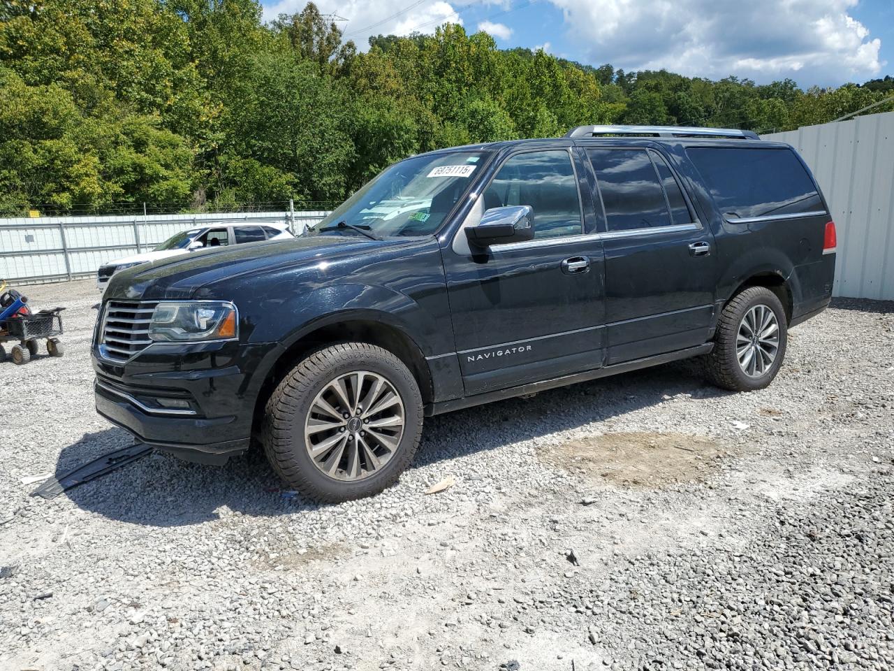 2016 Lincoln Navigator Select, VIN 5LMJJ3JT6GEL11109 — Engine fire
