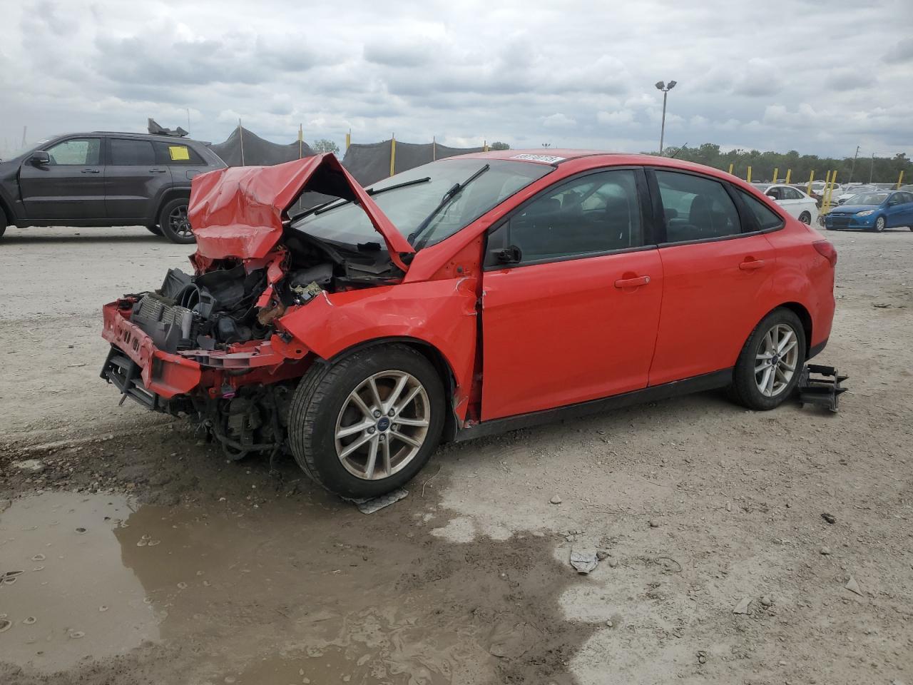 2015 Ford Focus SE, VIN 1FADP3F23FL254208 — Front end