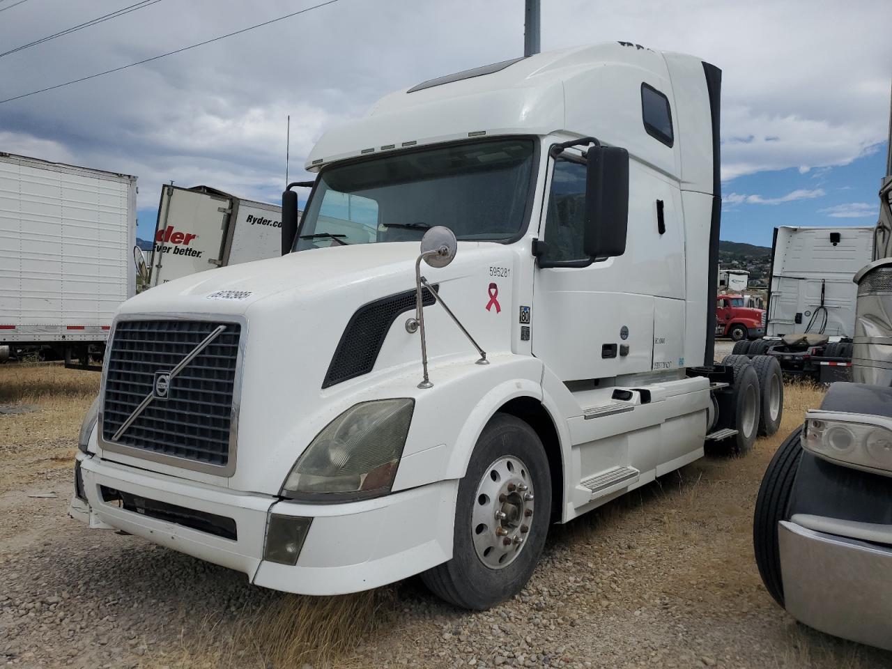 2022 Volvo VNL, VIN 4V4NC9EJ7BN297586 — Мелкие вмятины и царапины