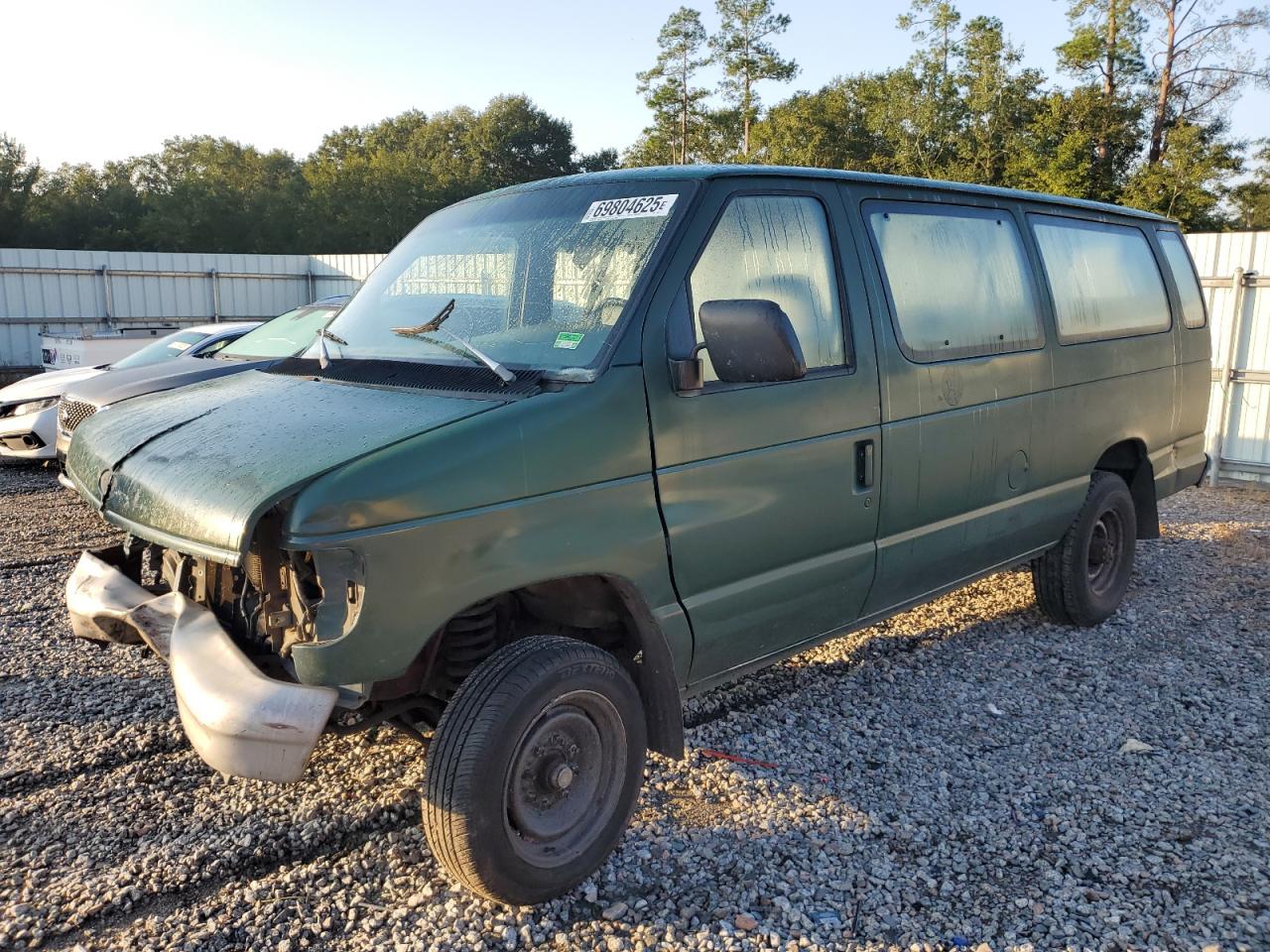 1994 Ford Econoline Wagon XL, VIN 1FBJS31HXRHA13071 — Front end