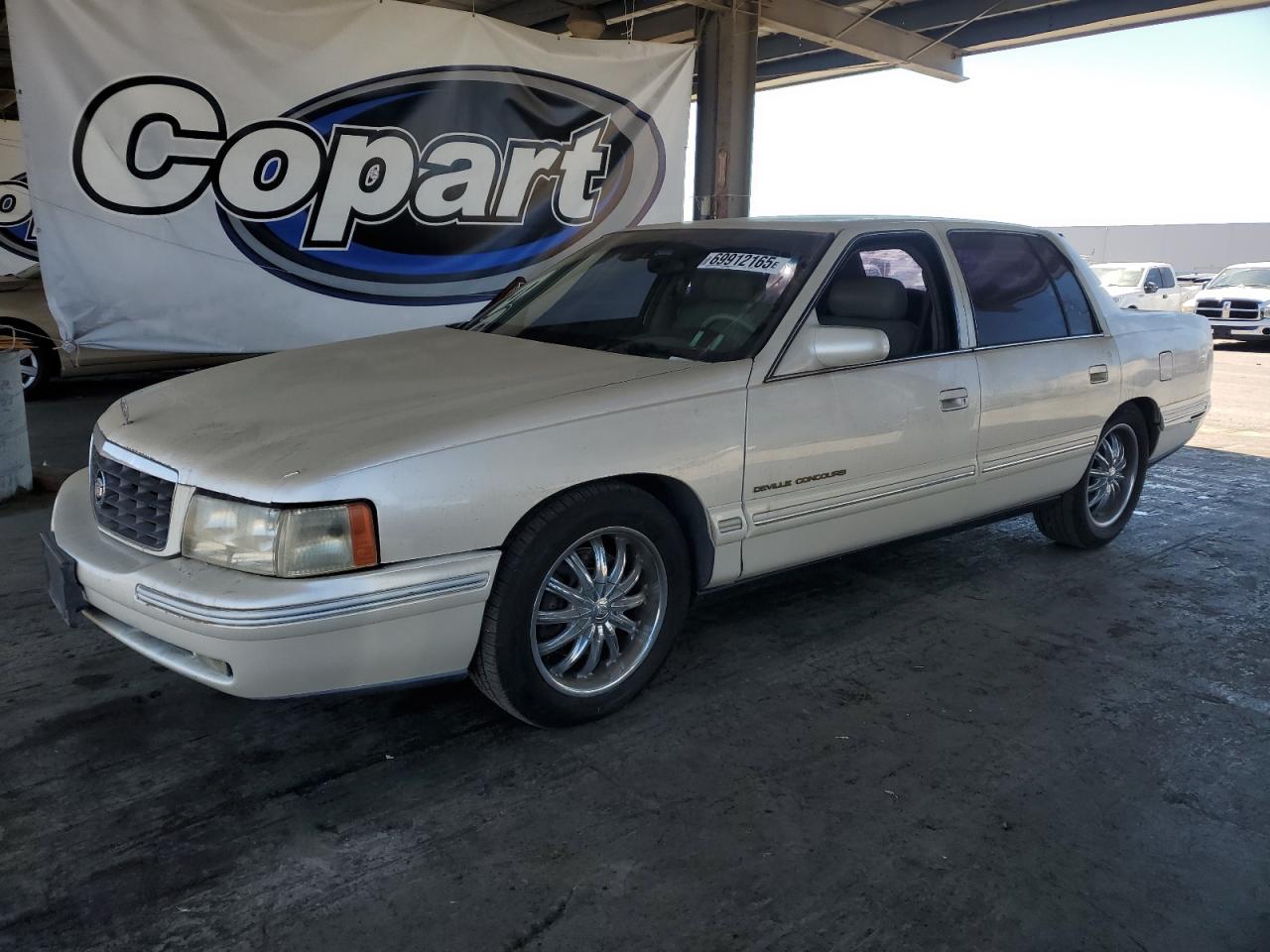 1998 Cadillac Concours, VIN 1G6KF5496WU745580 — Бок
