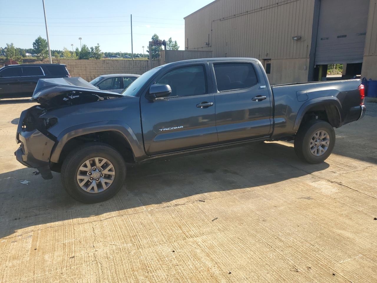 2019 Toyota Tacoma SR5, VIN 3TMBZ5DN6KM017712 — Front end