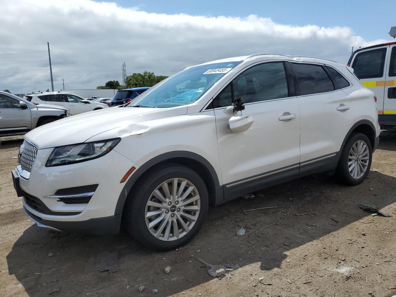 2019 Lincoln MKC Standard, VIN 5LMCJ1D90KUL49737 — Roof
