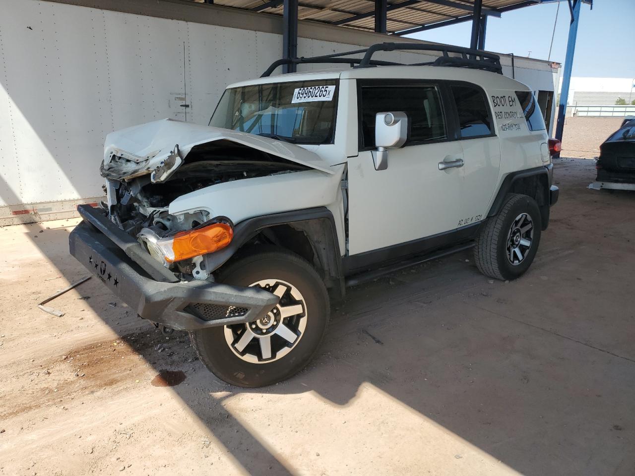 2014 Toyota FJ Cruiser, VIN JTEBU4BF8EK194273 — Front end