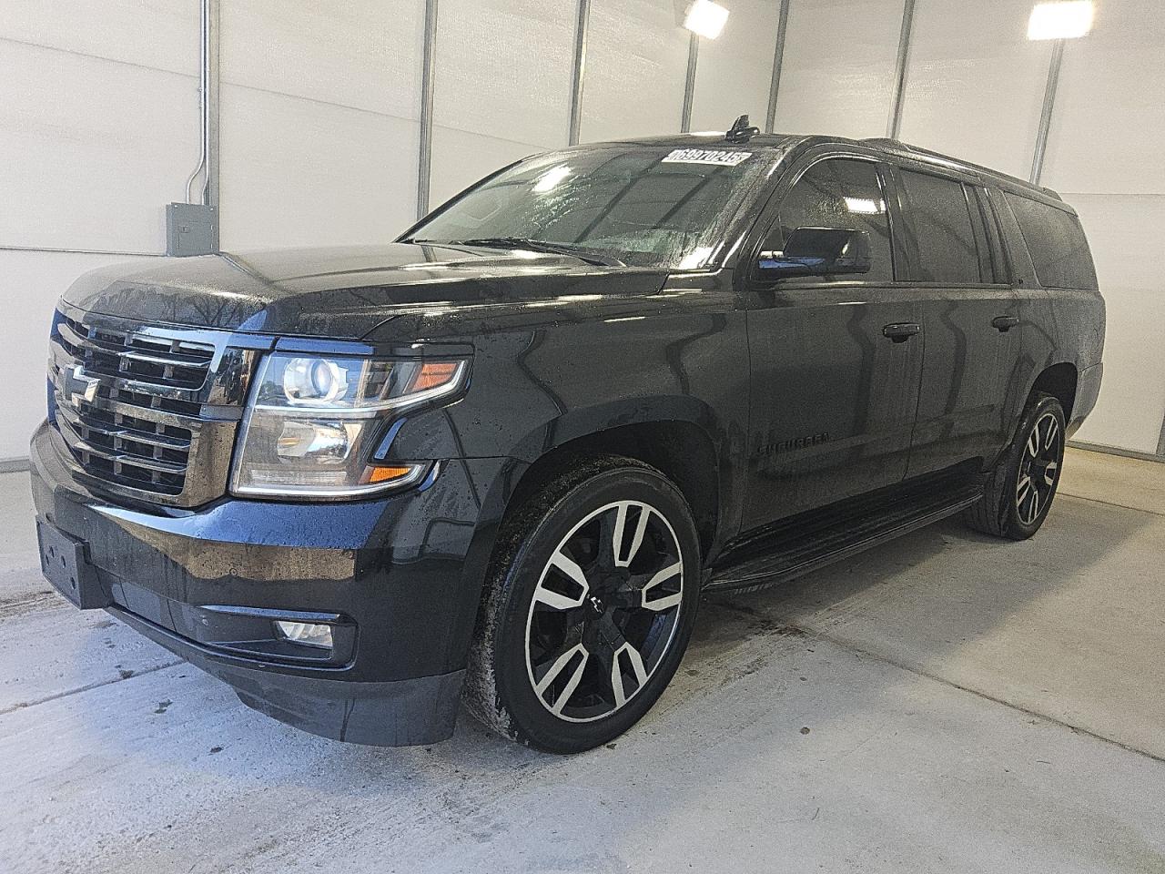 2020 Chevrolet Suburban LT, VIN 1GNSKHKC8LR101352 — Мелкие вмятины и царапины