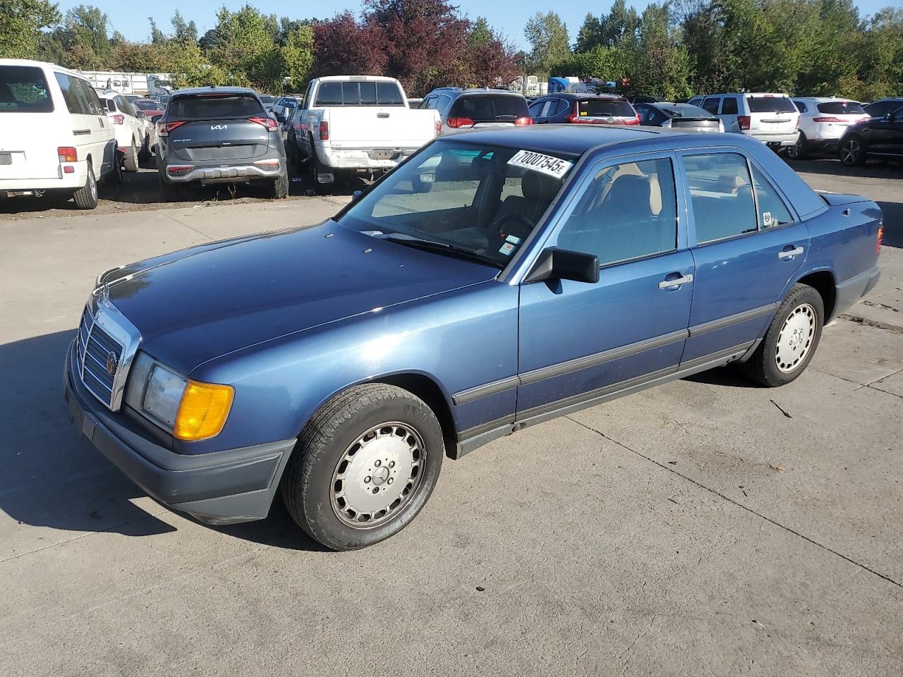 1987 Mercedes-Benz 260, VIN WDBEA26D5HA444388 — Side