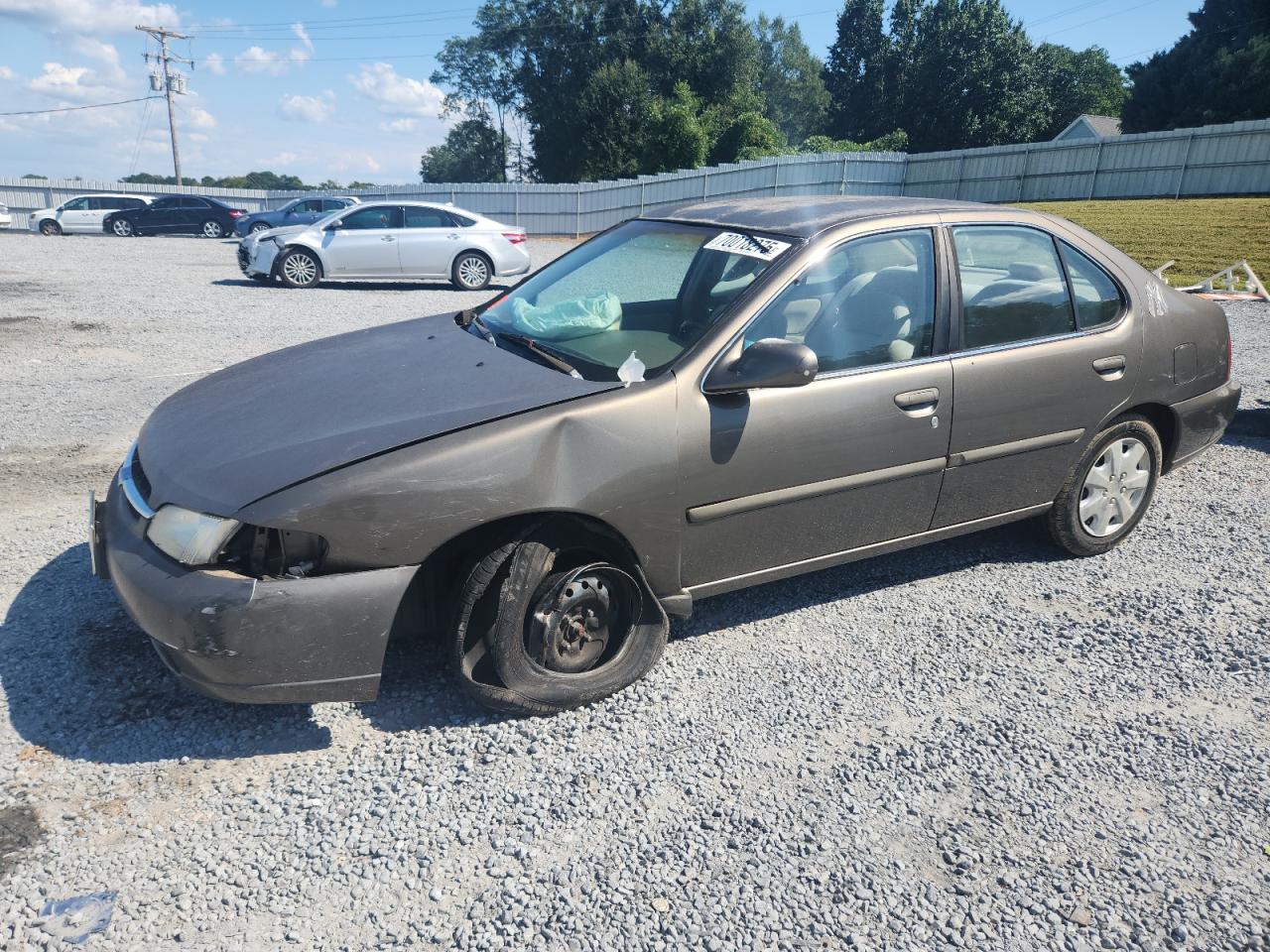 1999 Nissan Altima XE, VIN 1N4DL01D6XC227122 — Front end