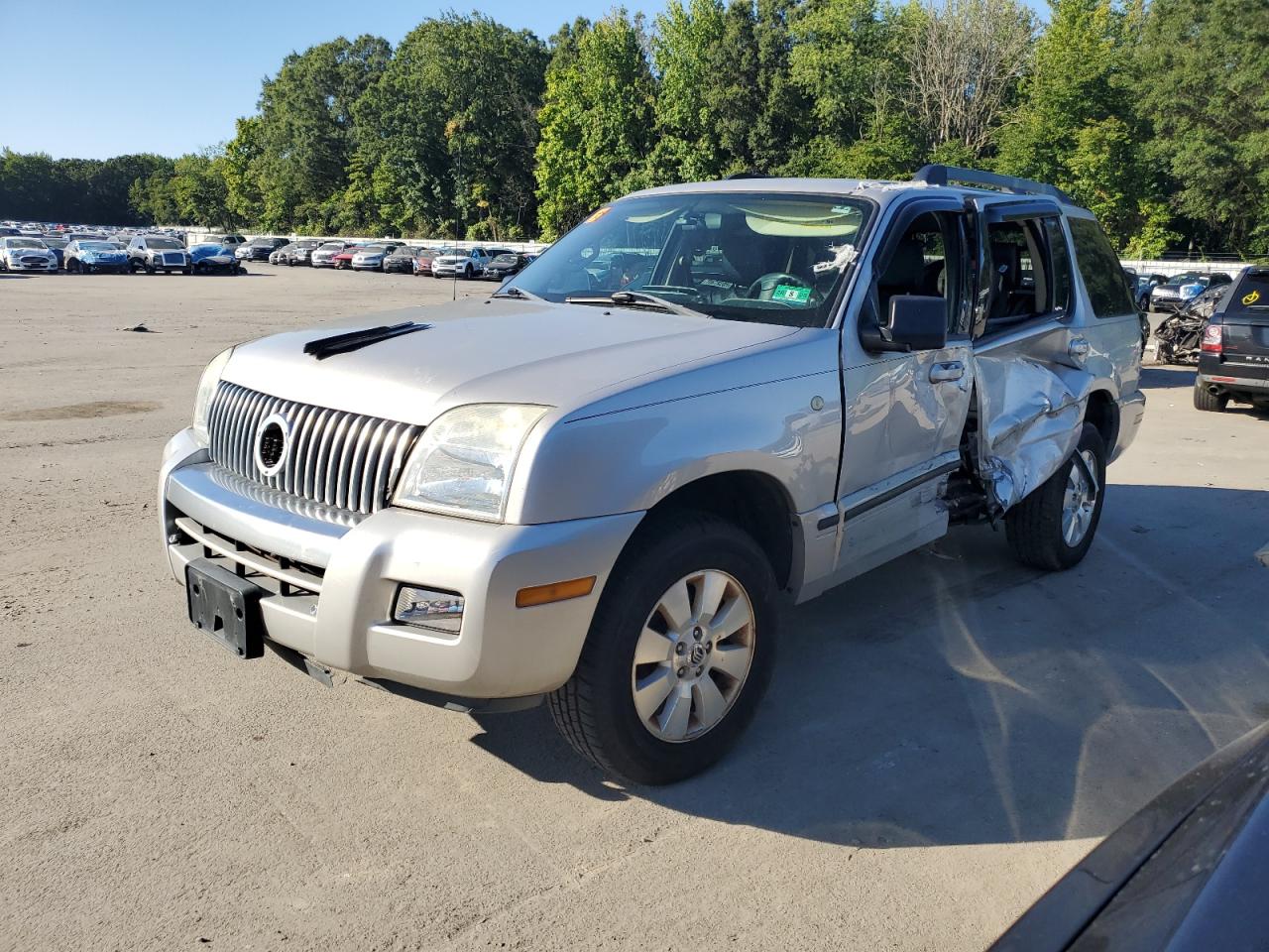 2006 Mercury Mountaineer Convenience, VIN 4M2EU46E96UJ13882 — Side