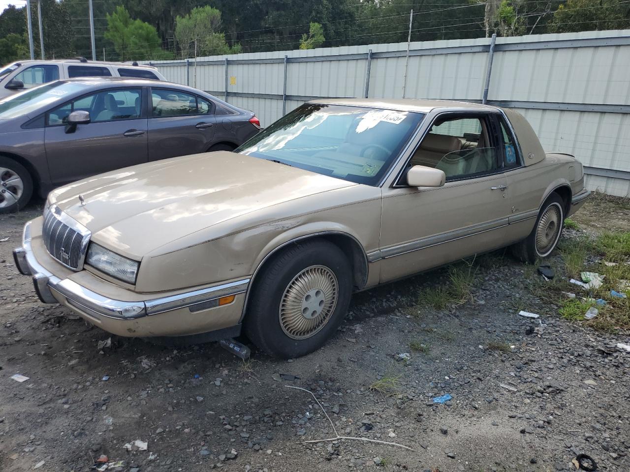 1992 Buick Riviera, VIN 1G4EZ13LXNU402255 — Rear end