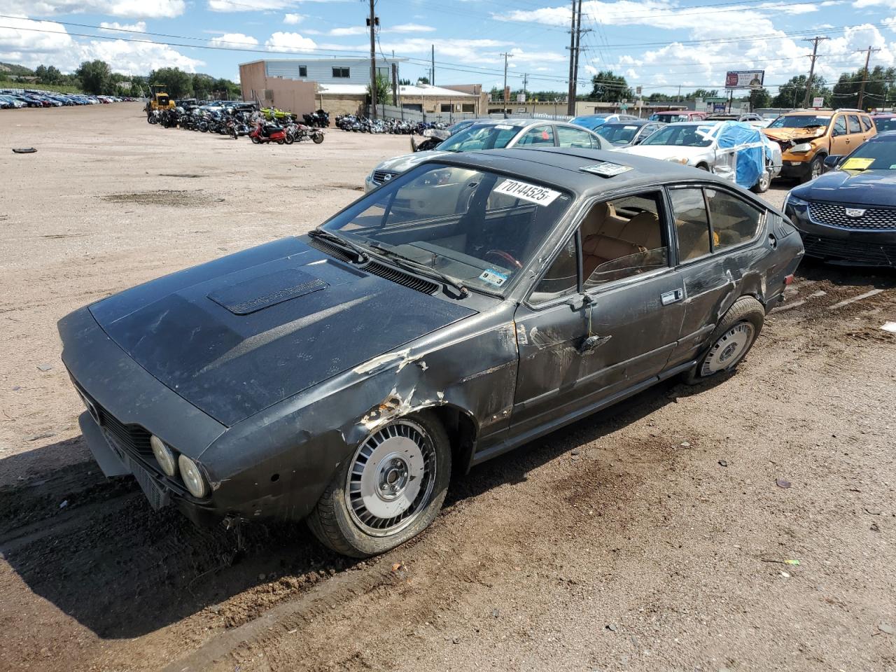1984 Alfa Romeo GTV, VIN ZARAA6692E1006237 — Side
