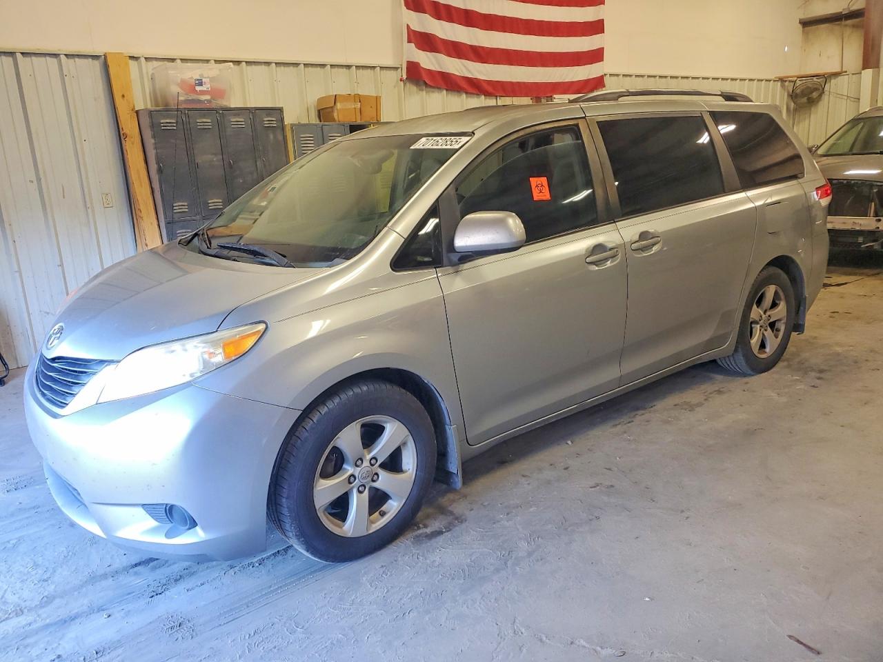 2011 Toyota Sienna LE, VIN 5TDKK3DC7BS148106 — Side