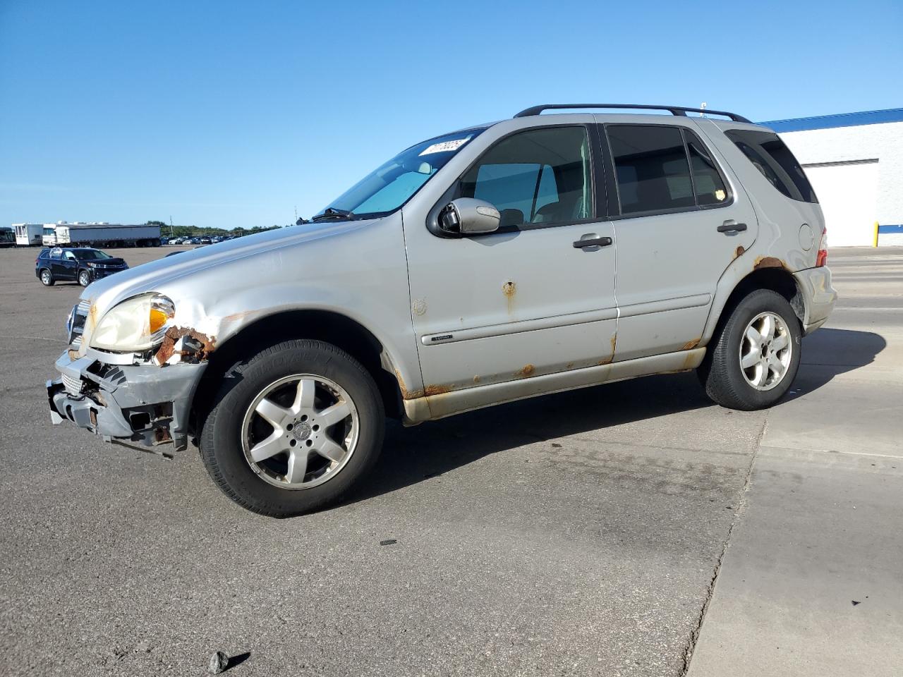 2004 Mercedes-Benz M 350, VIN 4JGAB57E94A490155 — Front end