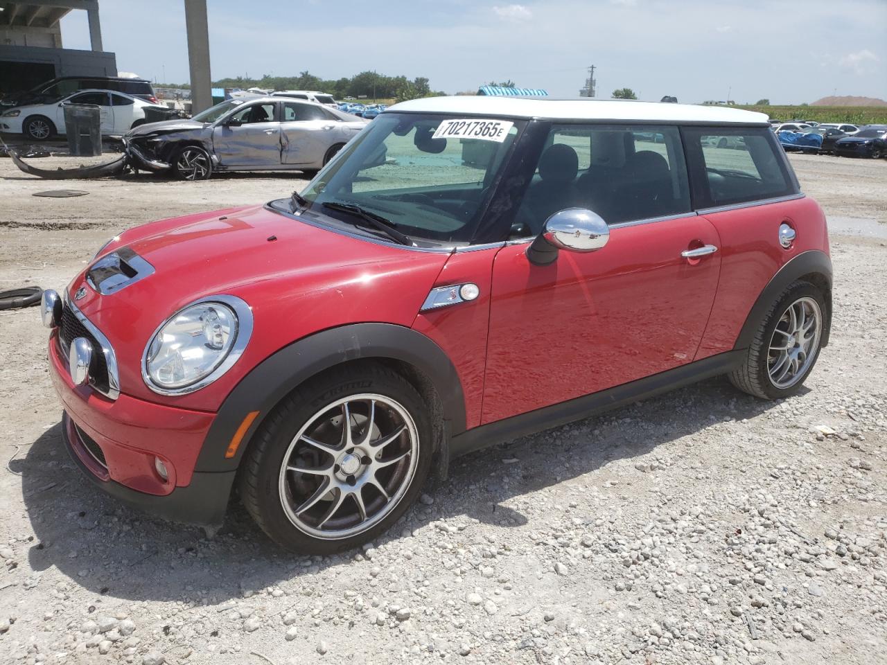2010 MINI Hardtop S, VIN WMWMF7C52ATX42865 — Механическое