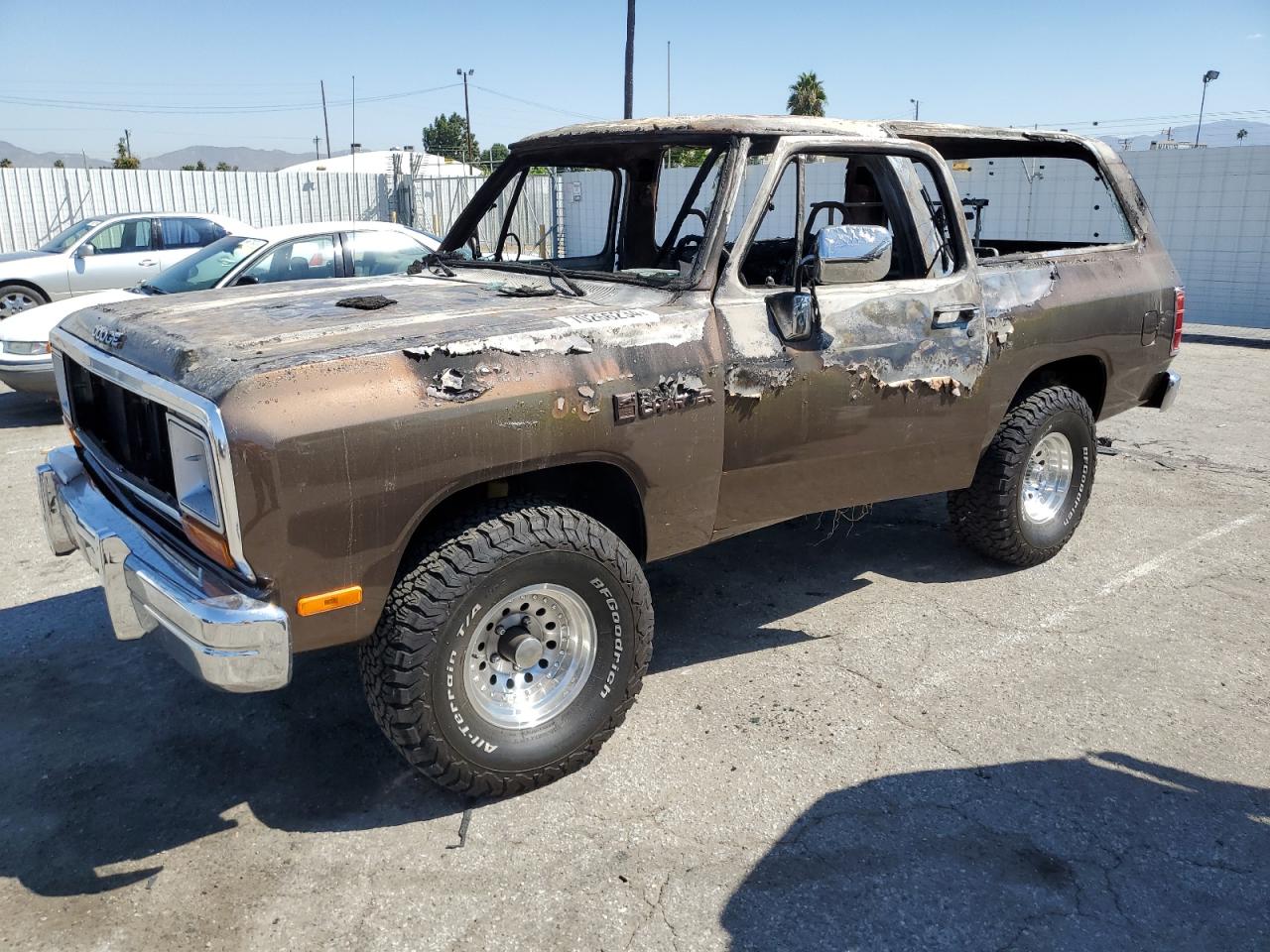 1989 Dodge Ram Charger, VIN 3B4GM07Y1KM906542 — Пожар