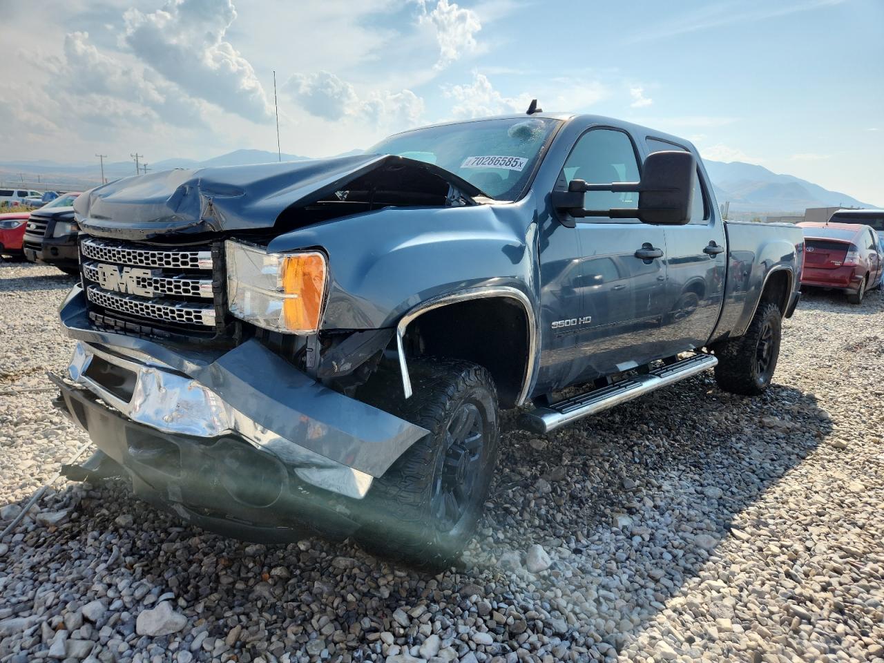 2014 GMC Sierra 3500, VIN 1GT423CG3EF158617 — Front end