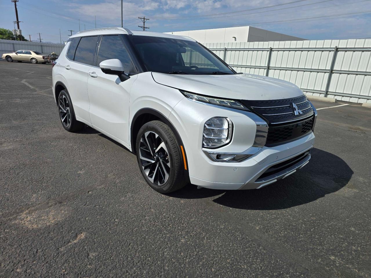 2022 Mitsubishi Outlander SEL, VIN JA4J4VA81NZ091481 — Prior damage history
