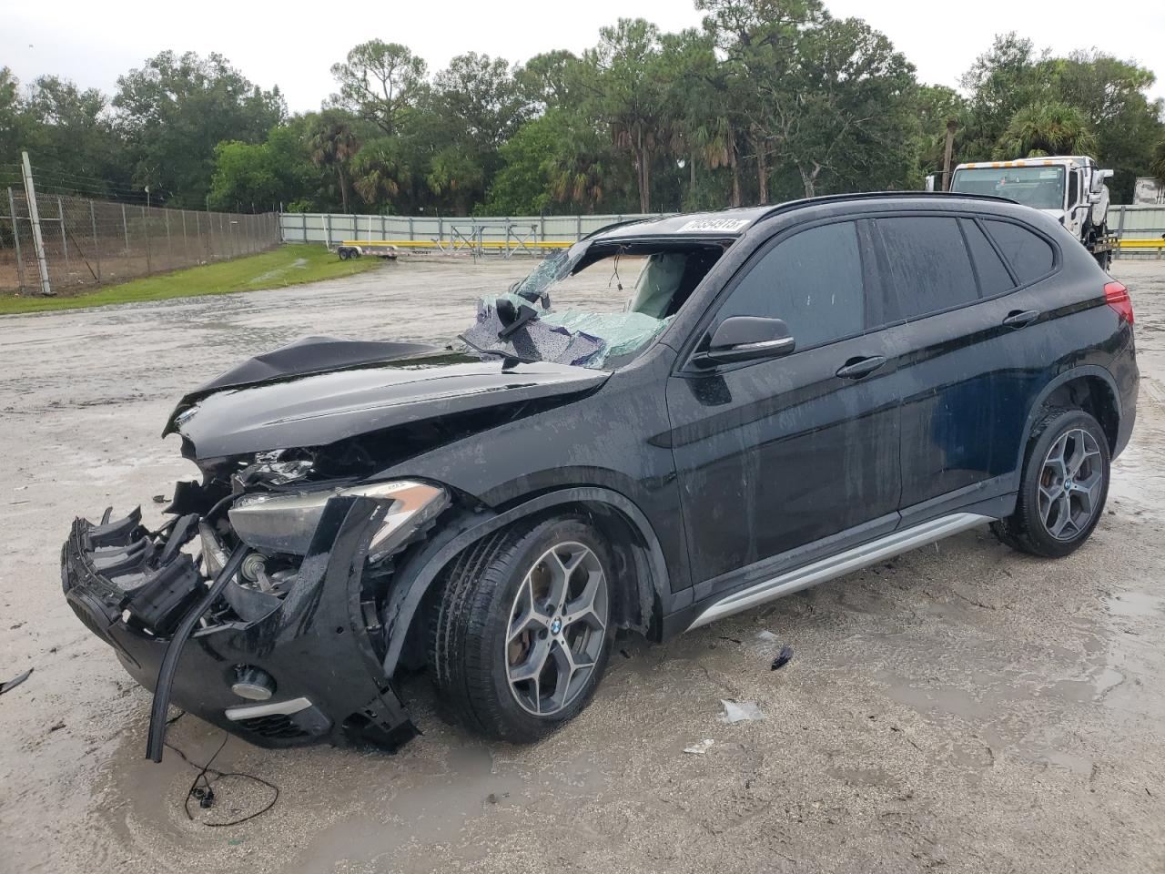 2017 BMW X1 sDrive28i, VIN WBXHU7C35H5H38032 — Front end