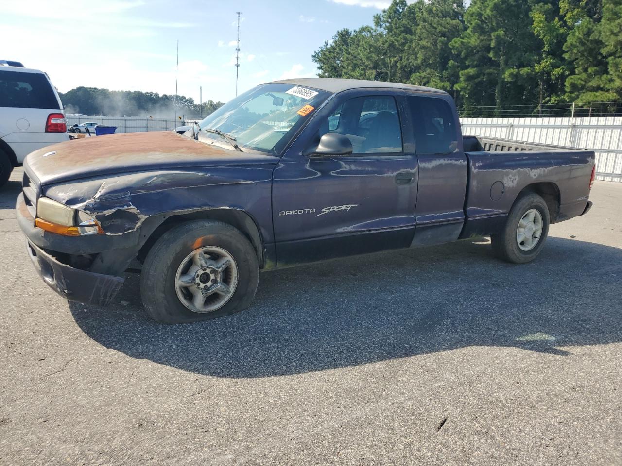 1998 Dodge Dakota SLT, VIN 1B7FL22P5WS745931 — Front end
