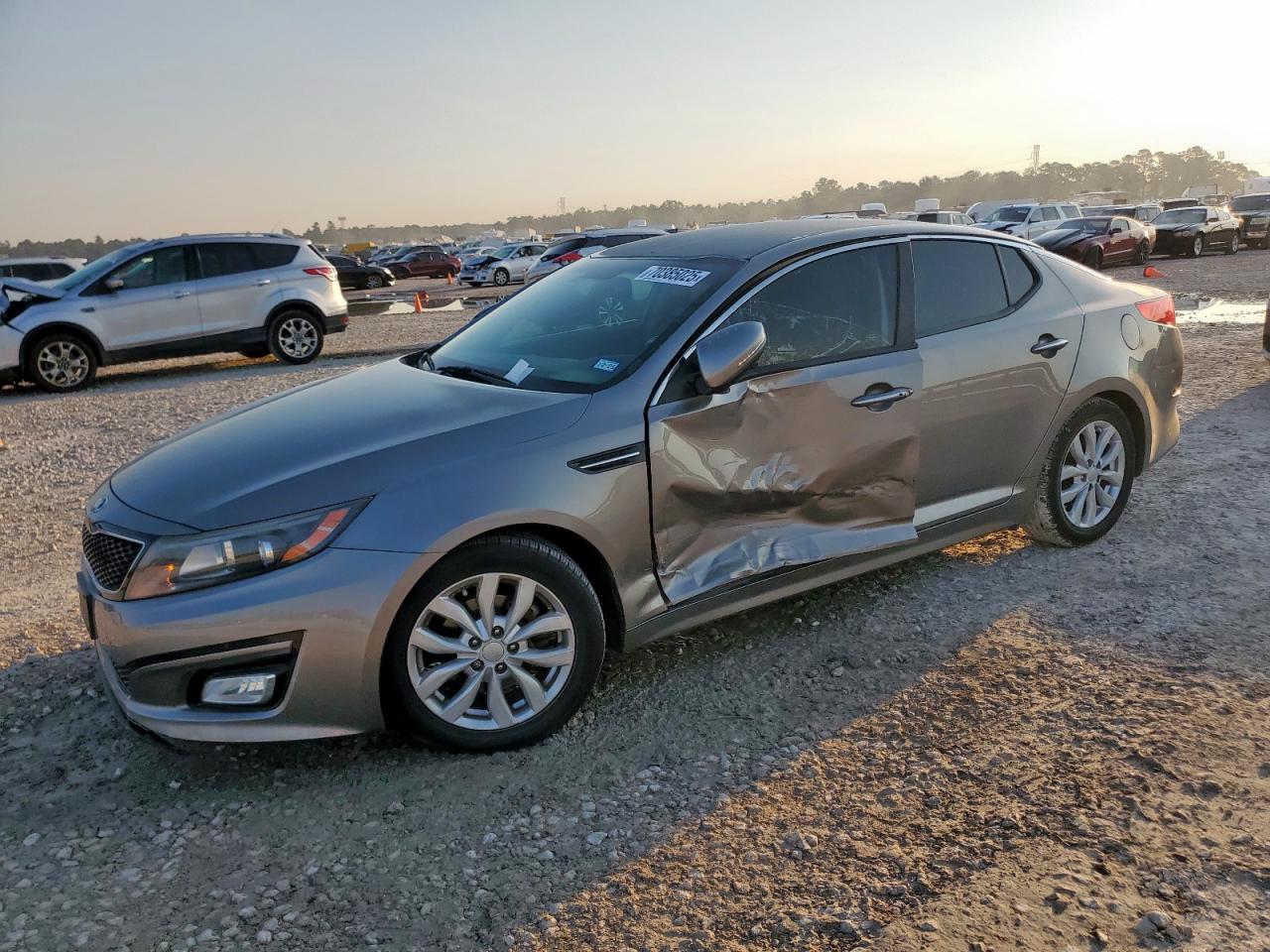 2015 Kia Optima EX, VIN 5XXGN4A75FG518387 — Side