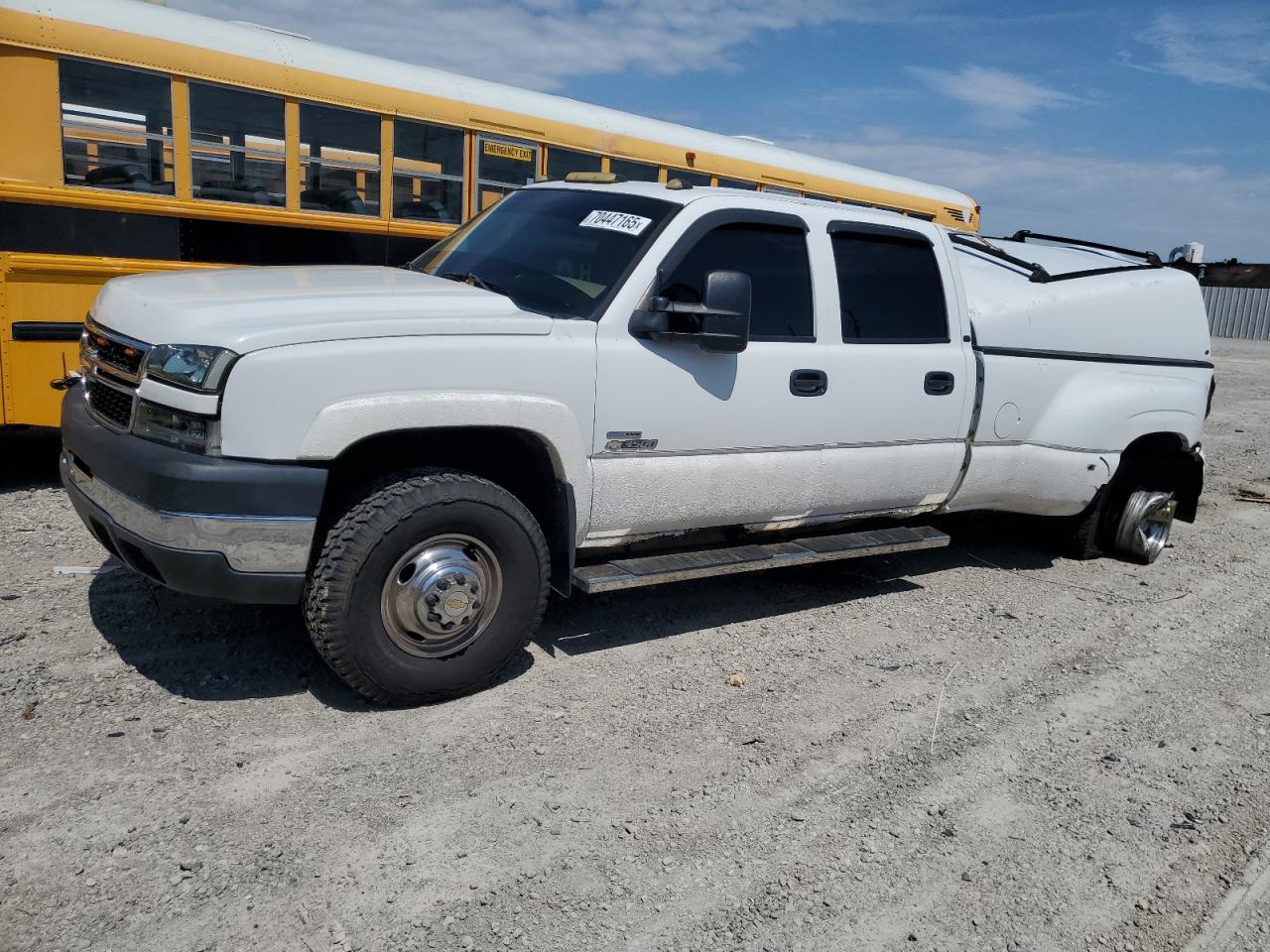 2007 Chevrolet Silverado 3500 DRW LT3, VIN 1GCJK33D57F105302 — Rear end