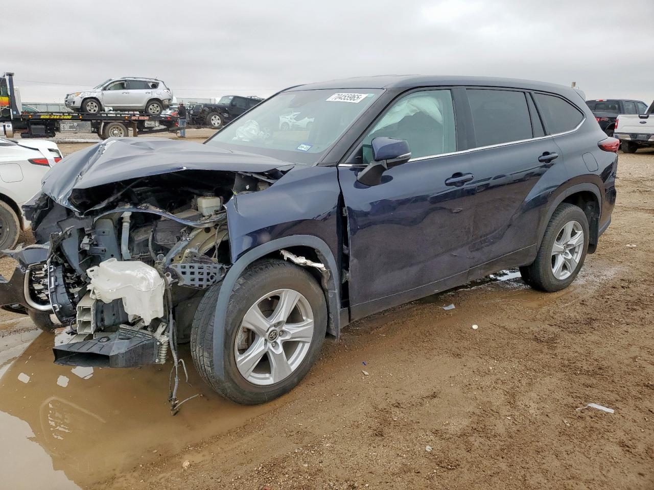 2020 Toyota Highlander LE, VIN 5TDBZRBH8LS042987 — Front end