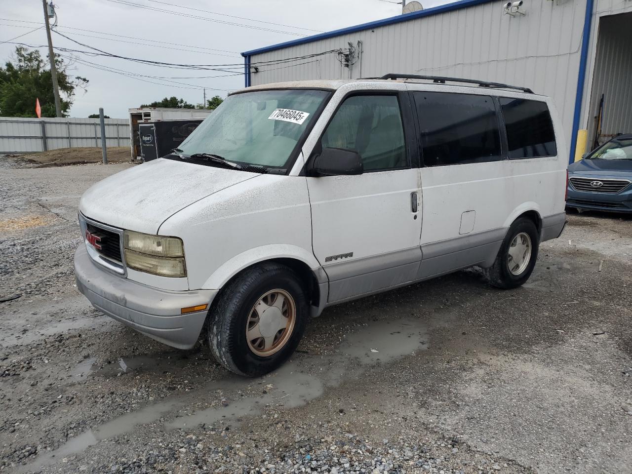1997 GMC Safari, VIN 1GKDM19W2VB554076 — Front end