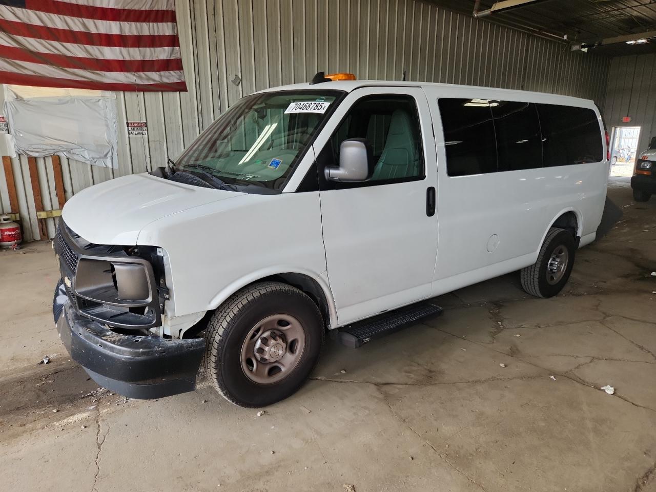 2017 Chevrolet Express Passenger LS, VIN 1GAWGEFG0H1345437 — Rear end