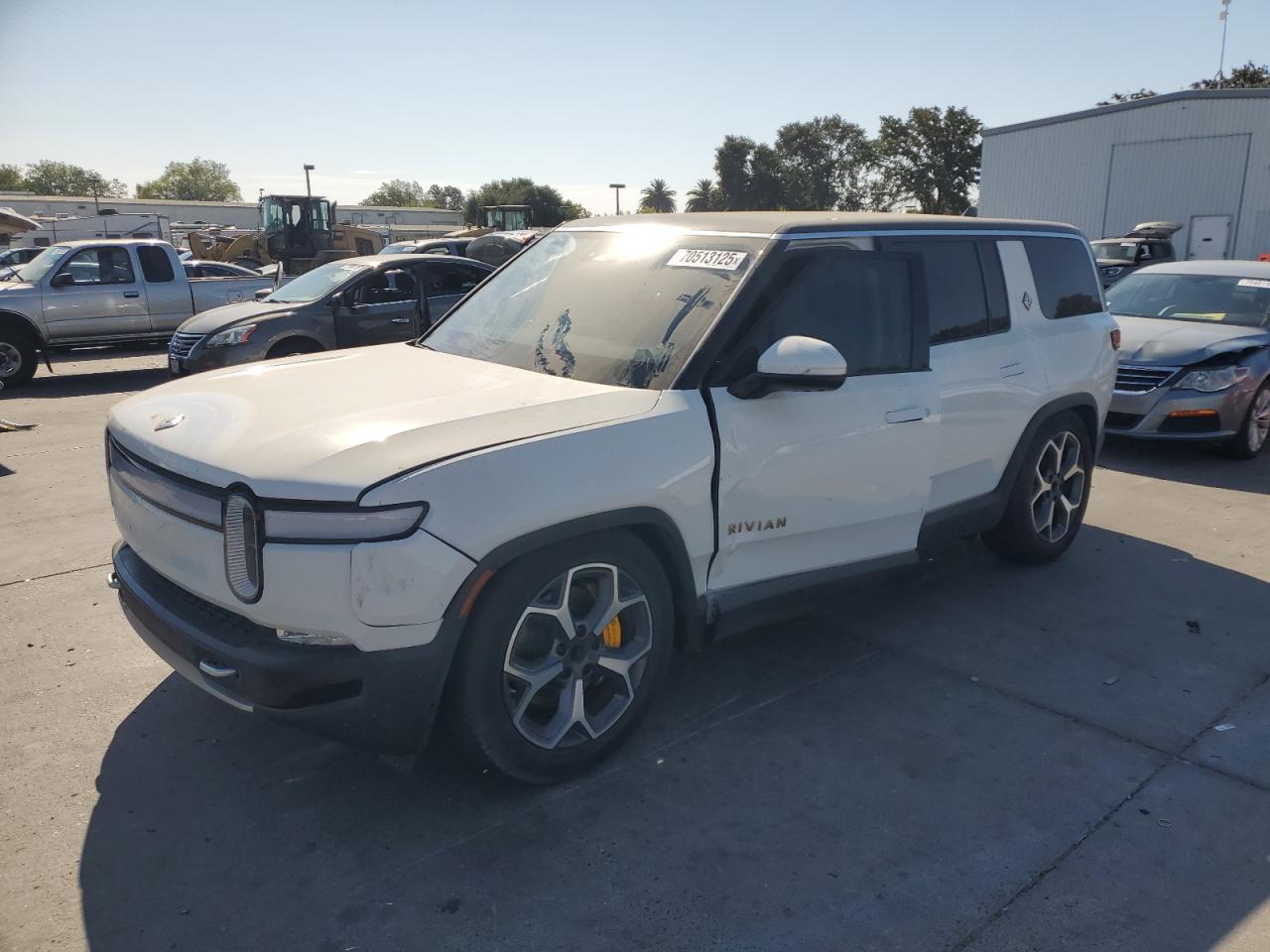 2023 Rivian R1S Adventure, VIN 7PDSGABAXPN009830 — Side