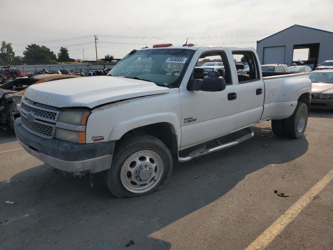 2005 Chevrolet Silverado 3500 DRW LS, VIN 1GCJK33255F903990 — Опрокидывание