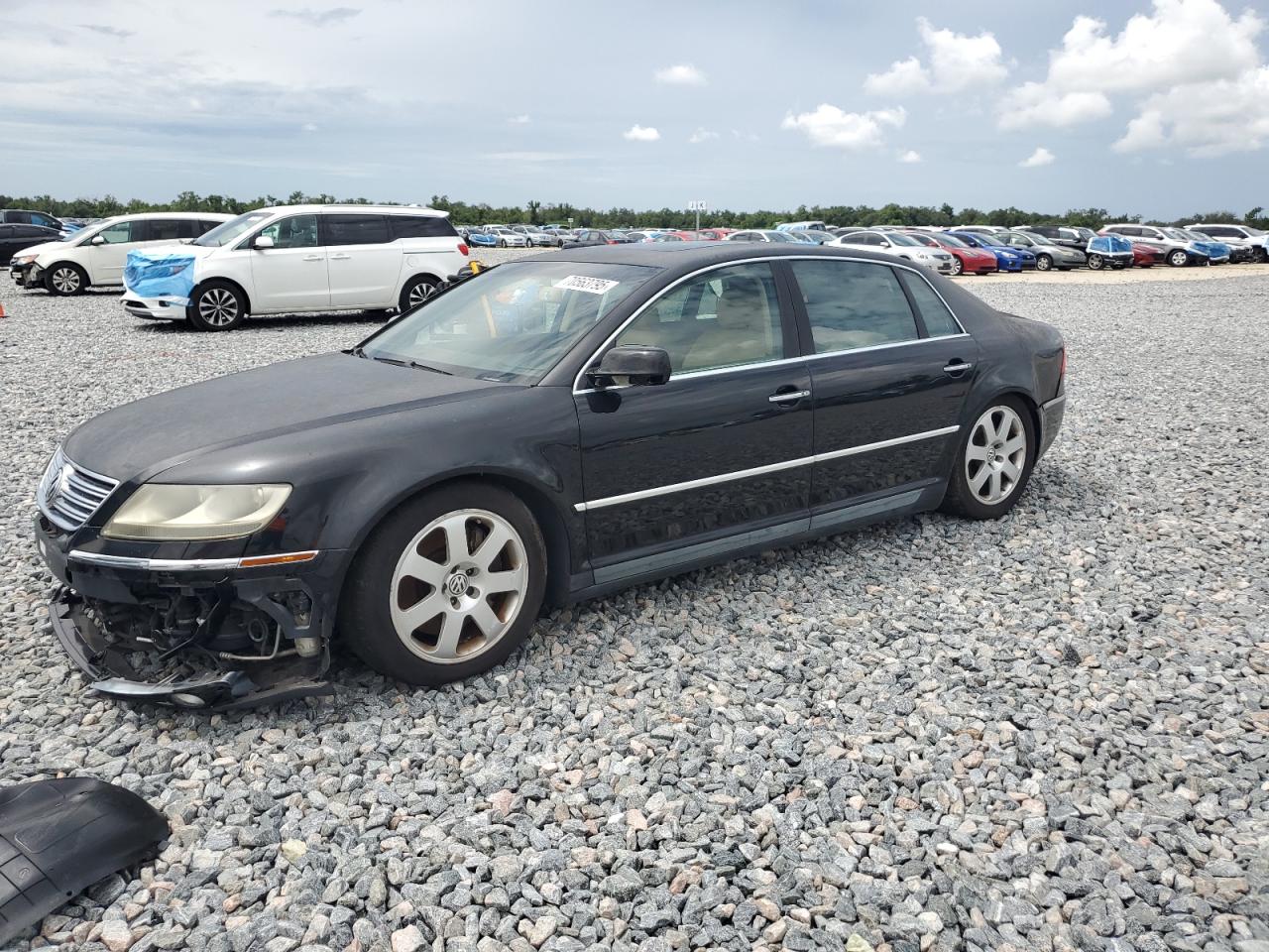 2004 Volkswagen Phaeton V8, VIN WVWAF63D548010048 — Front end