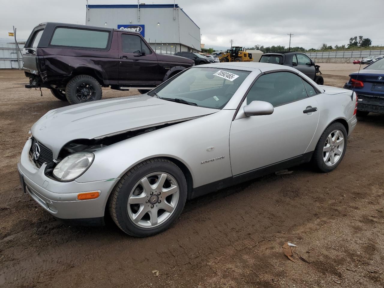 2000 Mercedes-Benz SLK 230 Kompressor, VIN WDBKK47F0YF150959 — Front end
