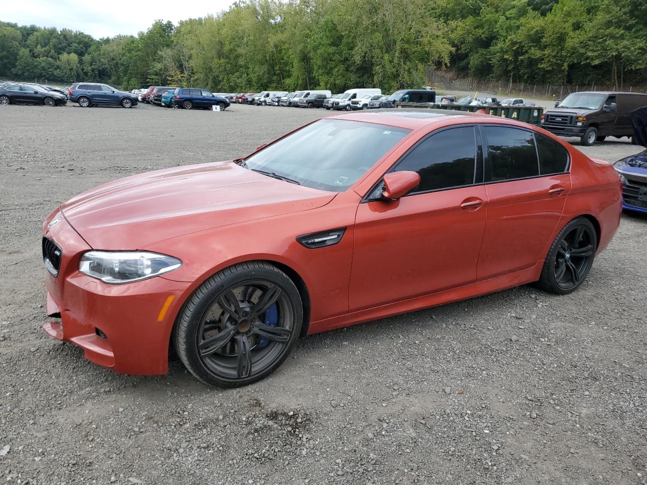 2015 BMW M5, VIN WBSFV9C50FD594350 — Перед