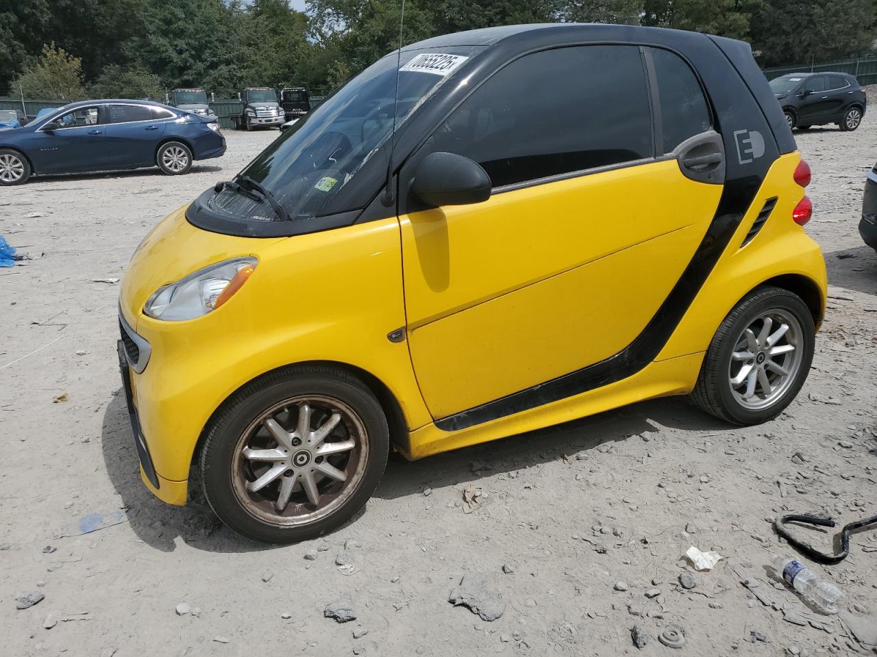 2015 Smart fortwo Passion, VIN WMEEJ9AAXFK831826 — Minor dents and scratches