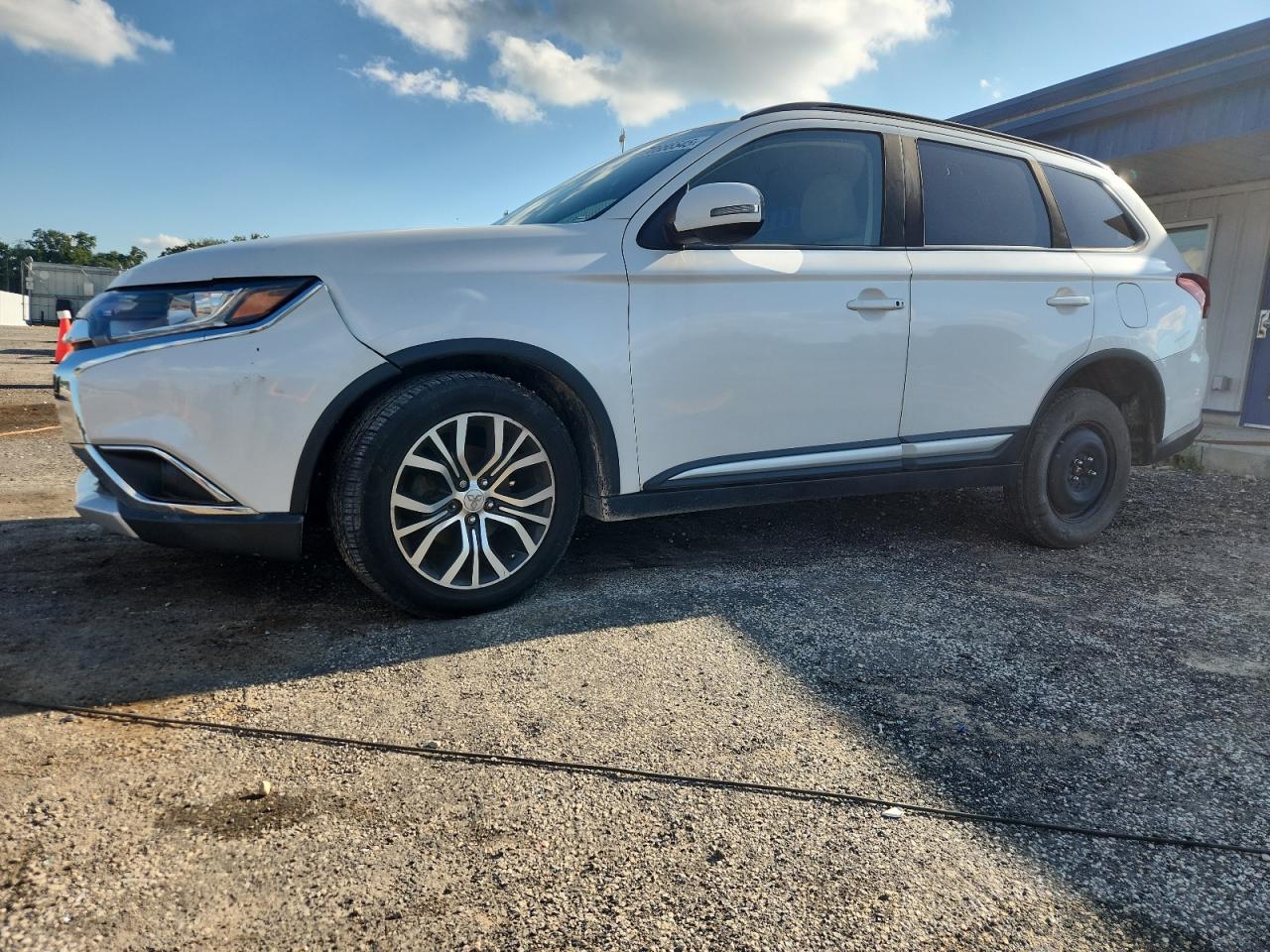 2016 Mitsubishi Outlander SE, VIN JA4AZ3A36GZ062331 — Vandalism