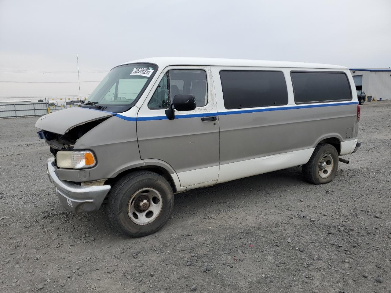 1996 Dodge Passenger, VIN 2B4HB25Y6TK116133 — Front end