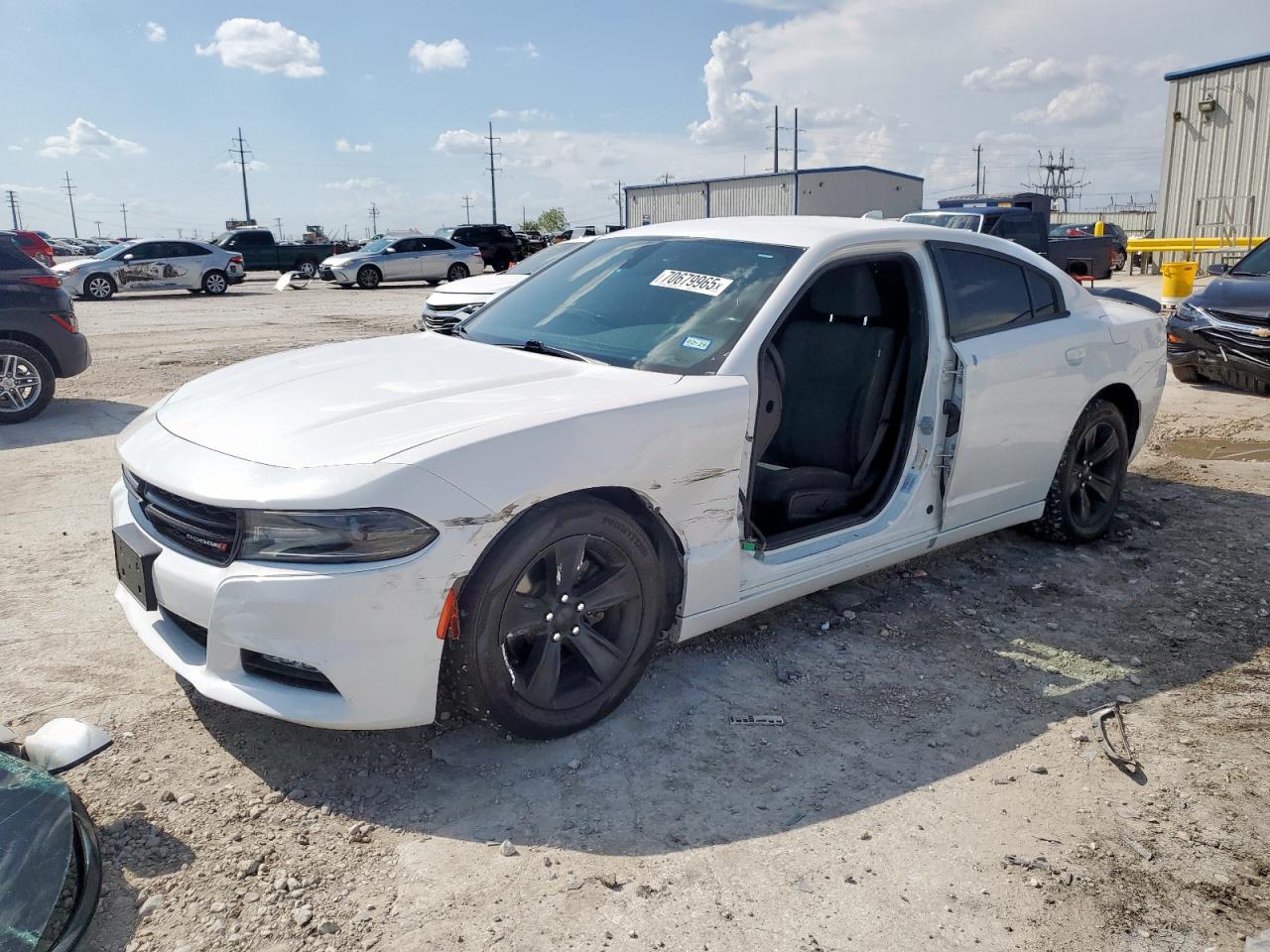 2015 Dodge Charger SXT, VIN 2C3CDXHG8FH814840 — Front end